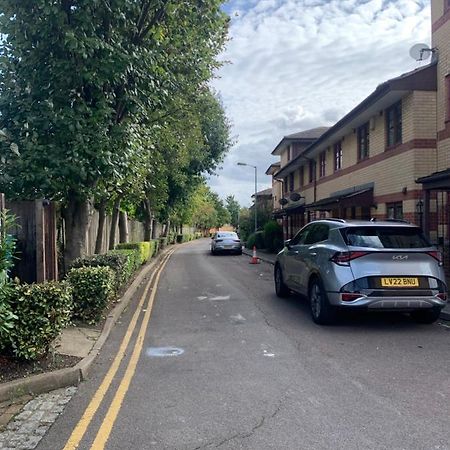 Large, Spacious 3 Bedroom Sleeps 6, Apartment For Contractors And Holidays In Lewisham, Greater London - 1 Free Parking Space & Free Wifi Exterior photo